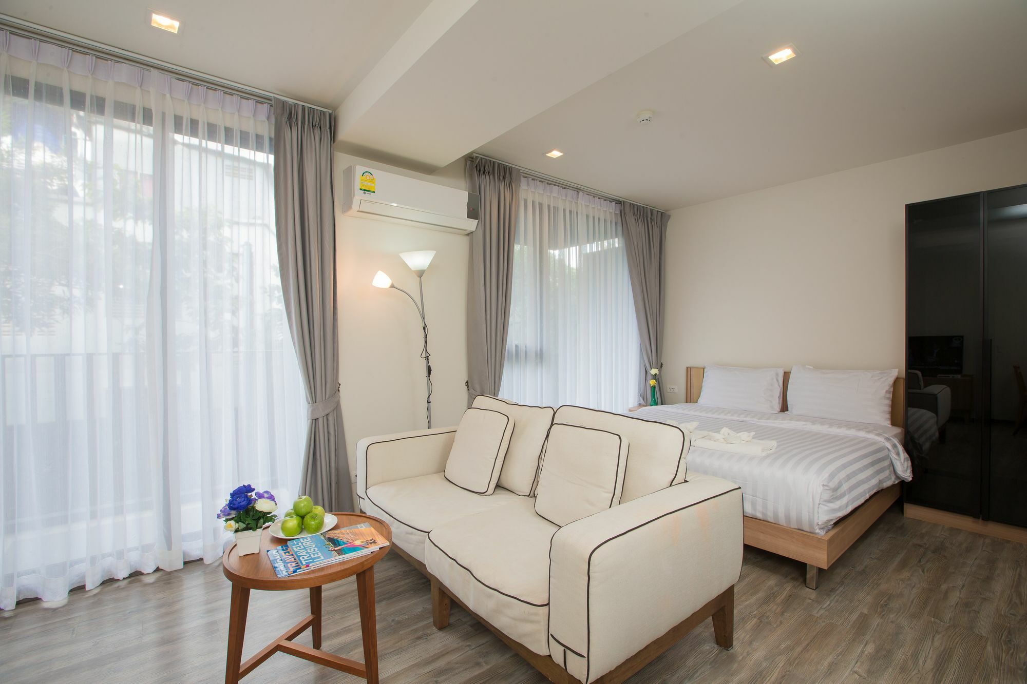 The Deck Condo Patong By Vip Exterior photo