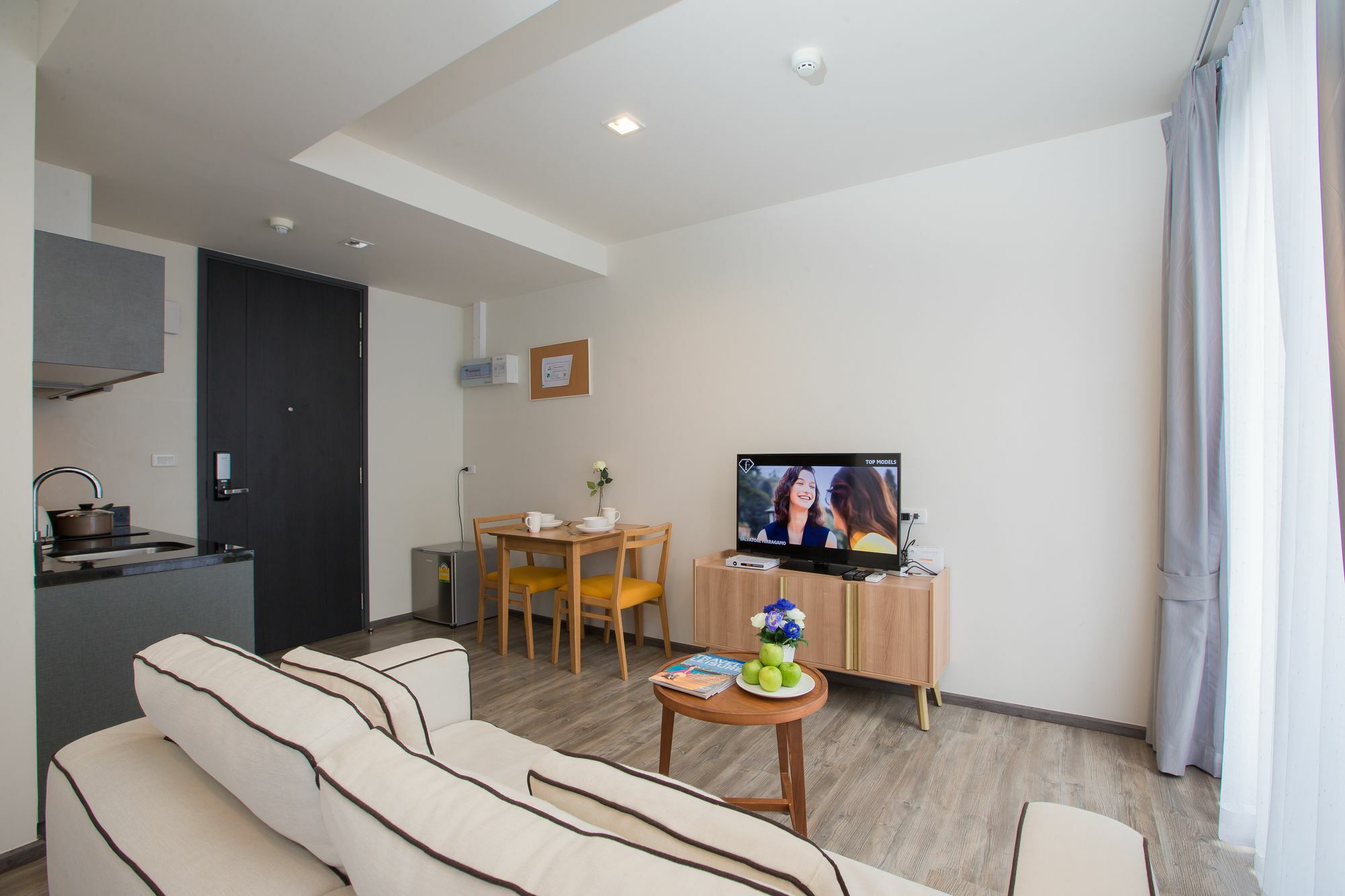 The Deck Condo Patong By Vip Exterior photo