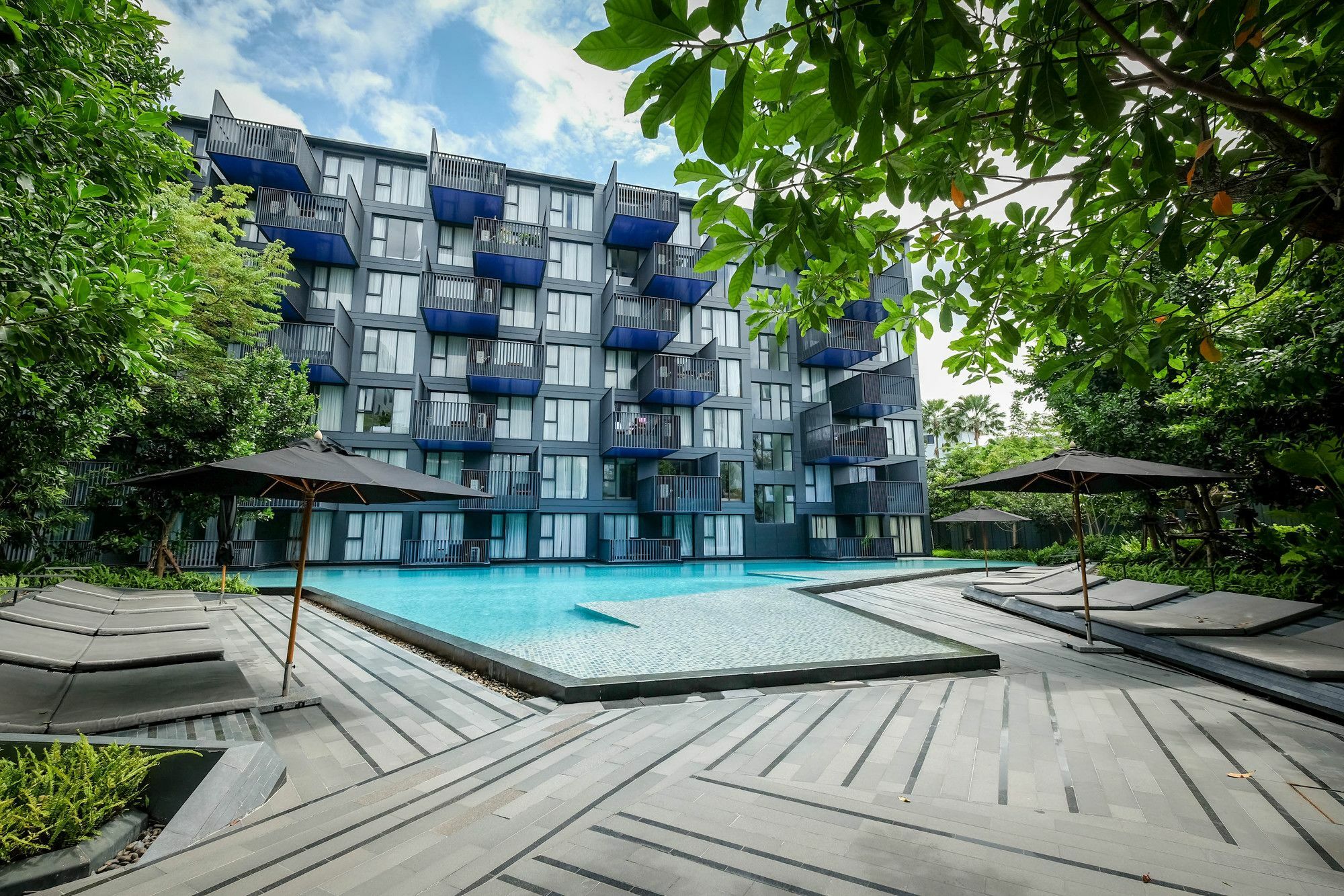 The Deck Condo Patong By Vip Exterior photo