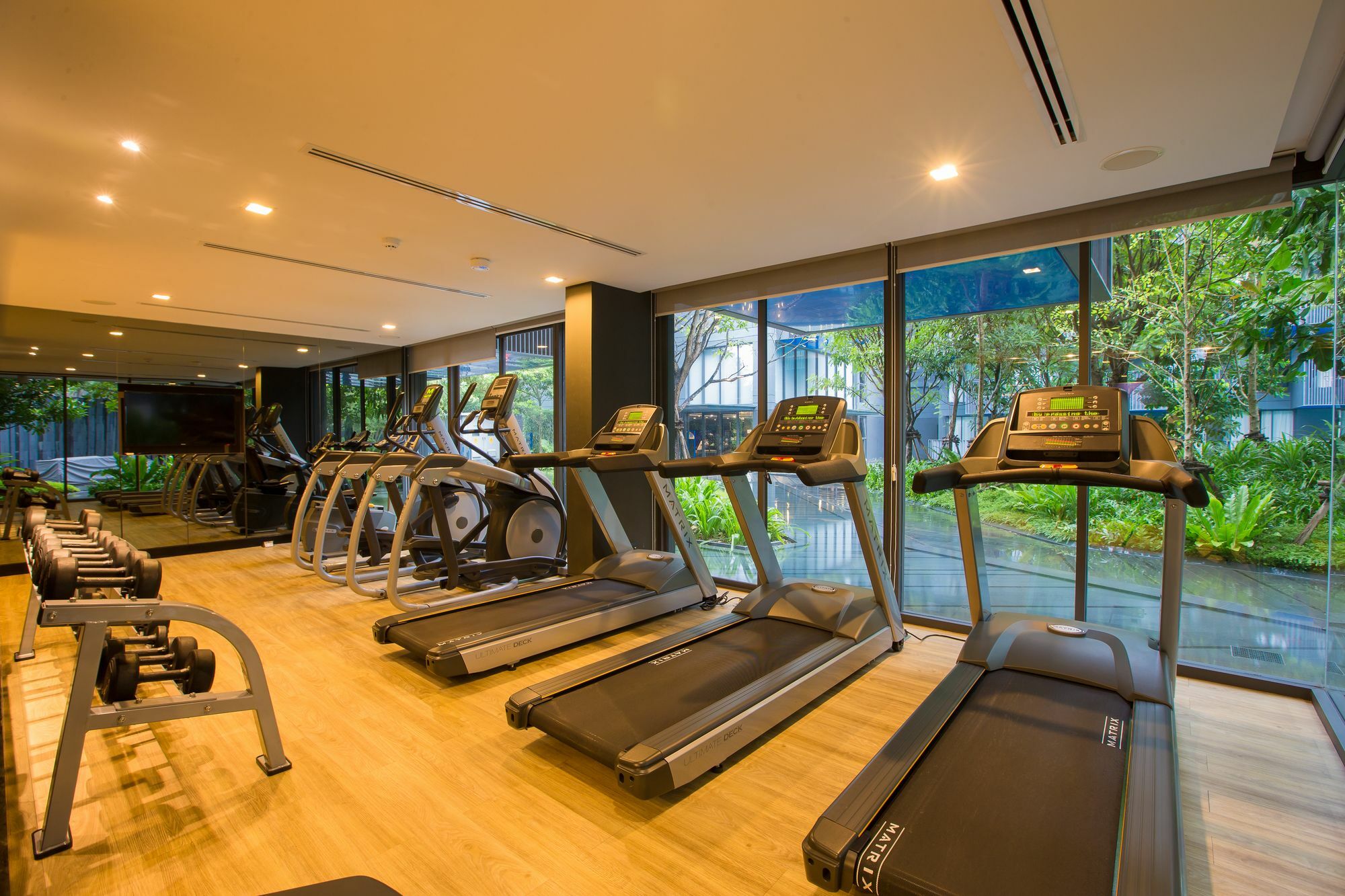 The Deck Condo Patong By Vip Exterior photo